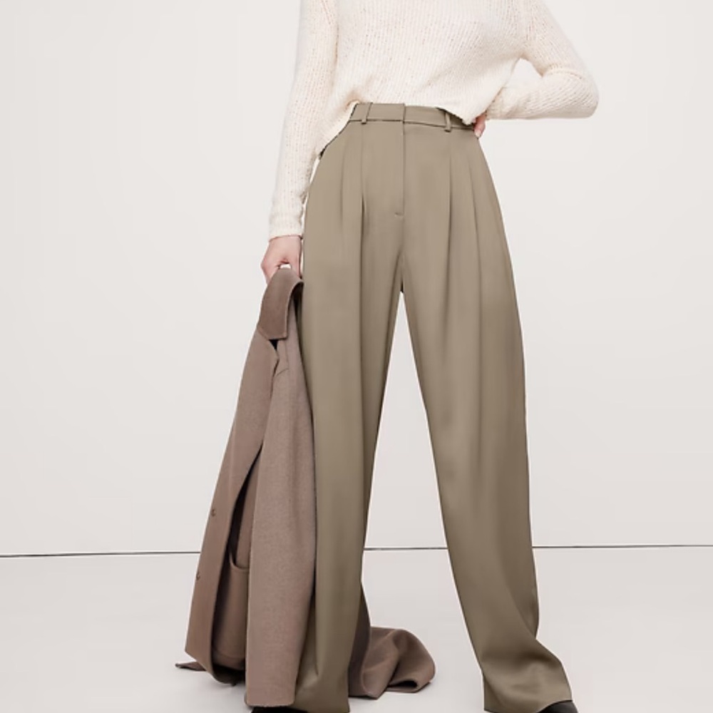 Banana Republic NWOT The SoHo Wide Leg Pant in Italian Satin Size 6